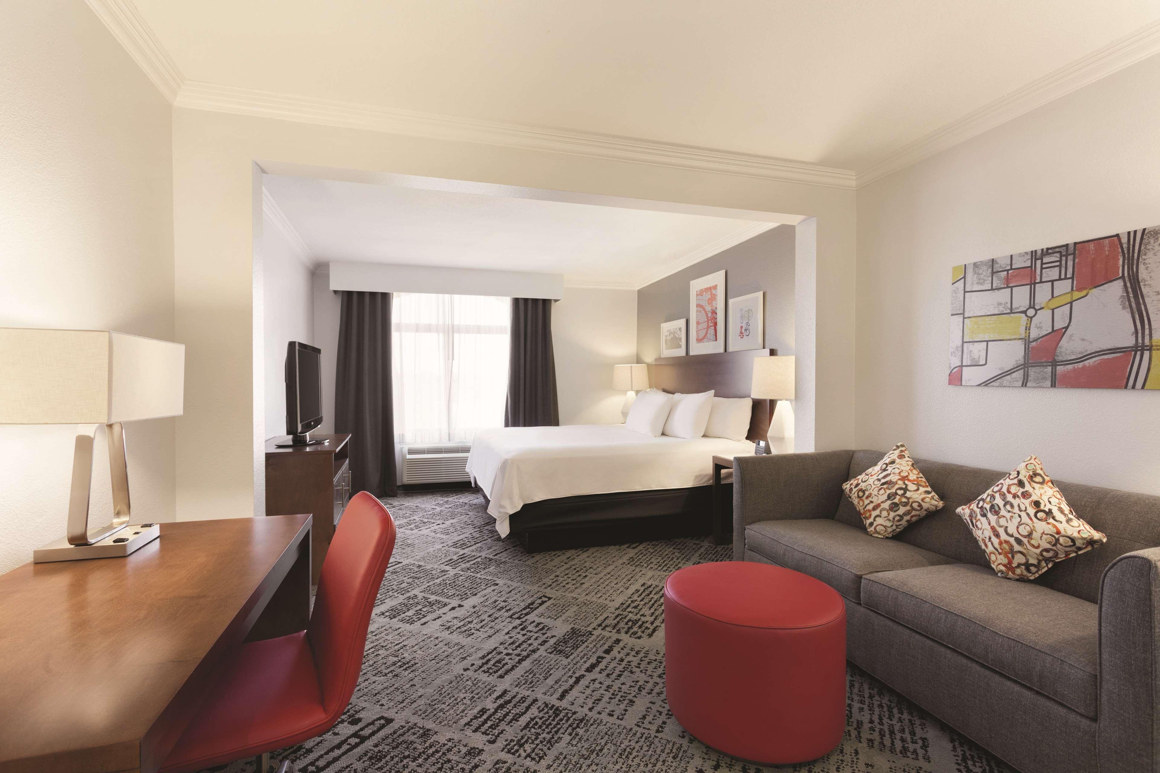 Hotel Pace Addison